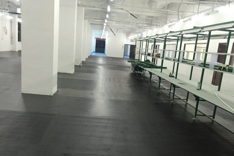 地坪漆廠家滄晟:環(huán)氧防靜電地坪怎樣做好地面處理？